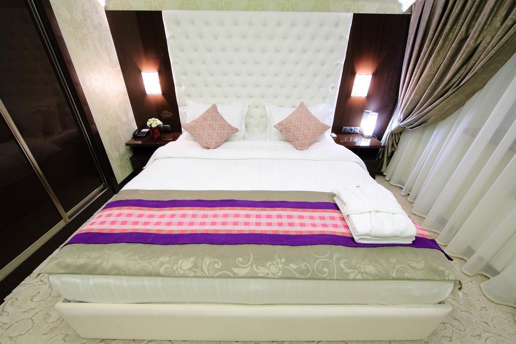 Premier Hotel Bishkek Exterior foto