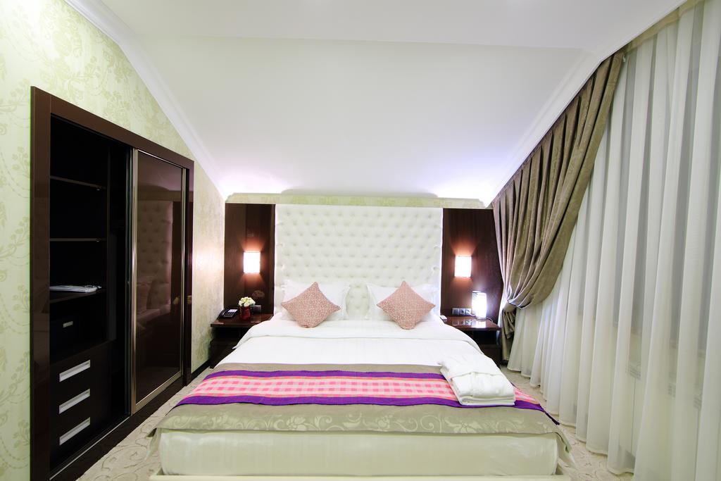 Premier Hotel Bishkek Exterior foto