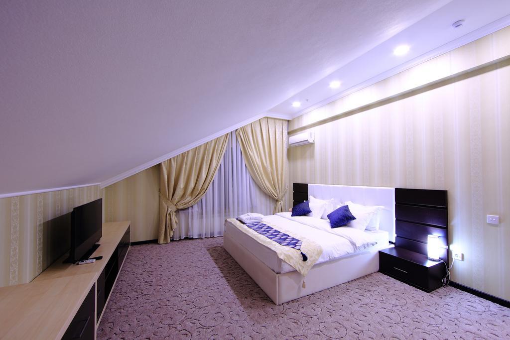 Premier Hotel Bishkek Exterior foto