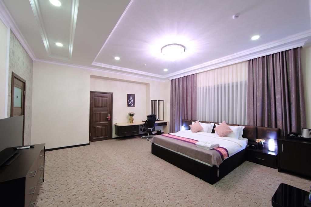Premier Hotel Bishkek Exterior foto