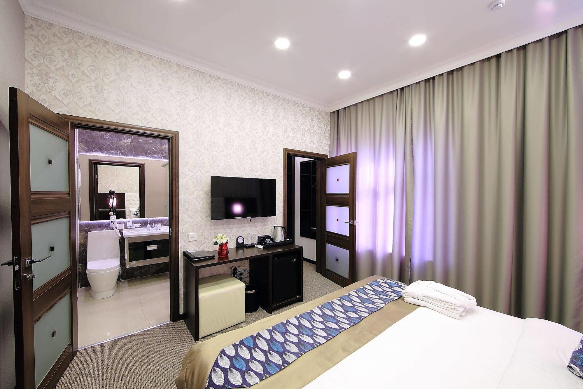Premier Hotel Bishkek Exterior foto