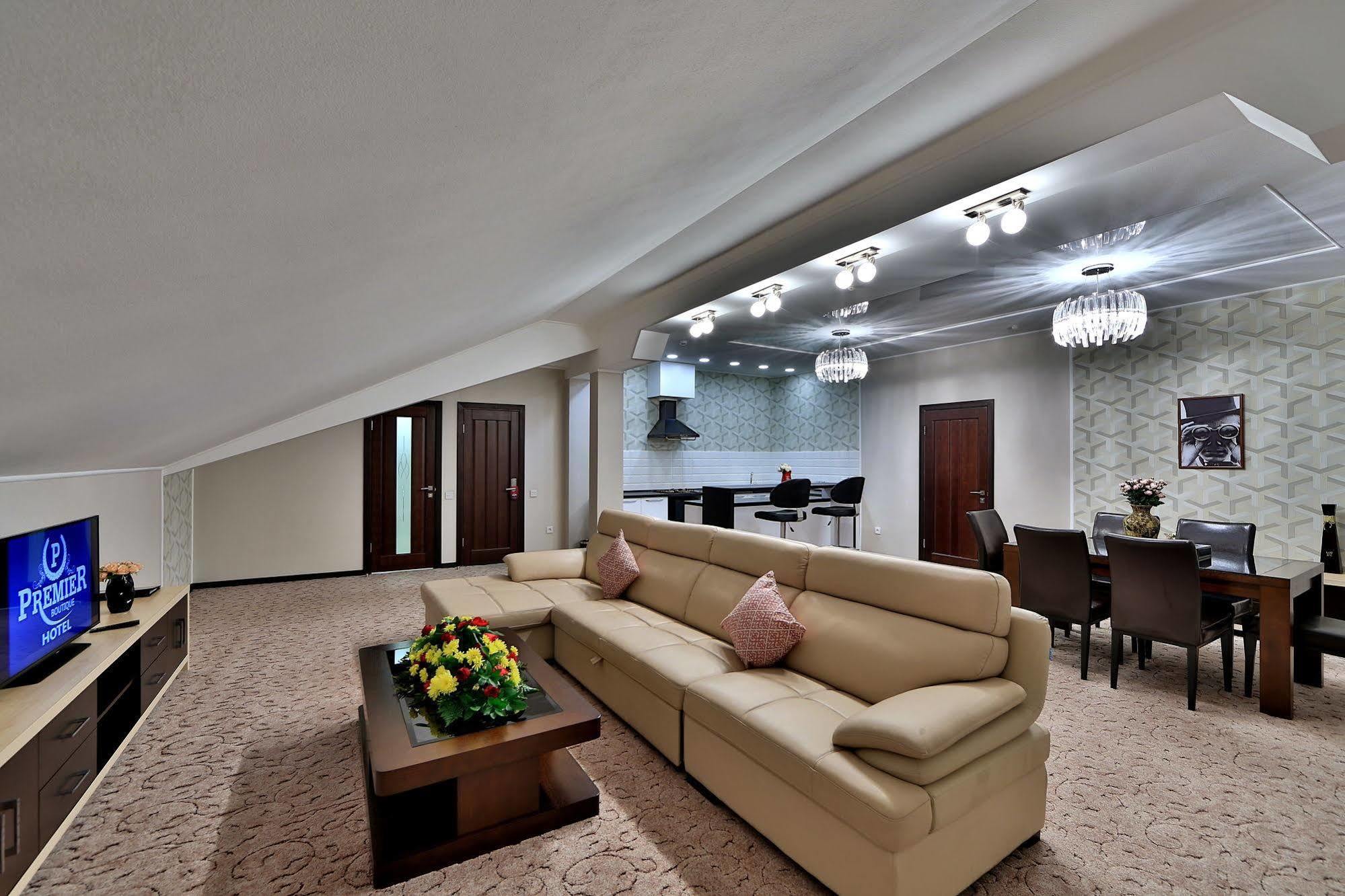 Premier Hotel Bishkek Exterior foto