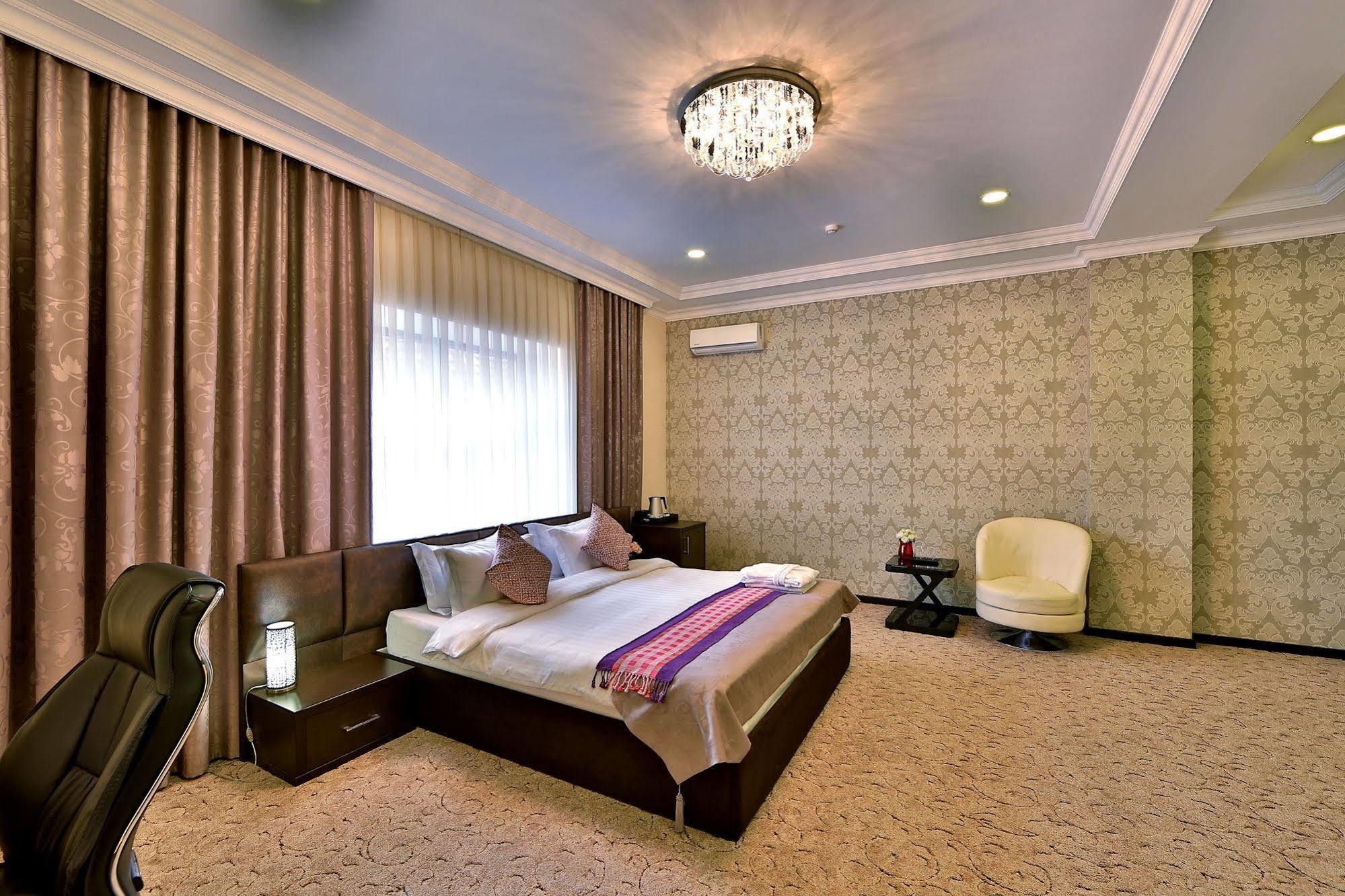 Premier Hotel Bishkek Exterior foto