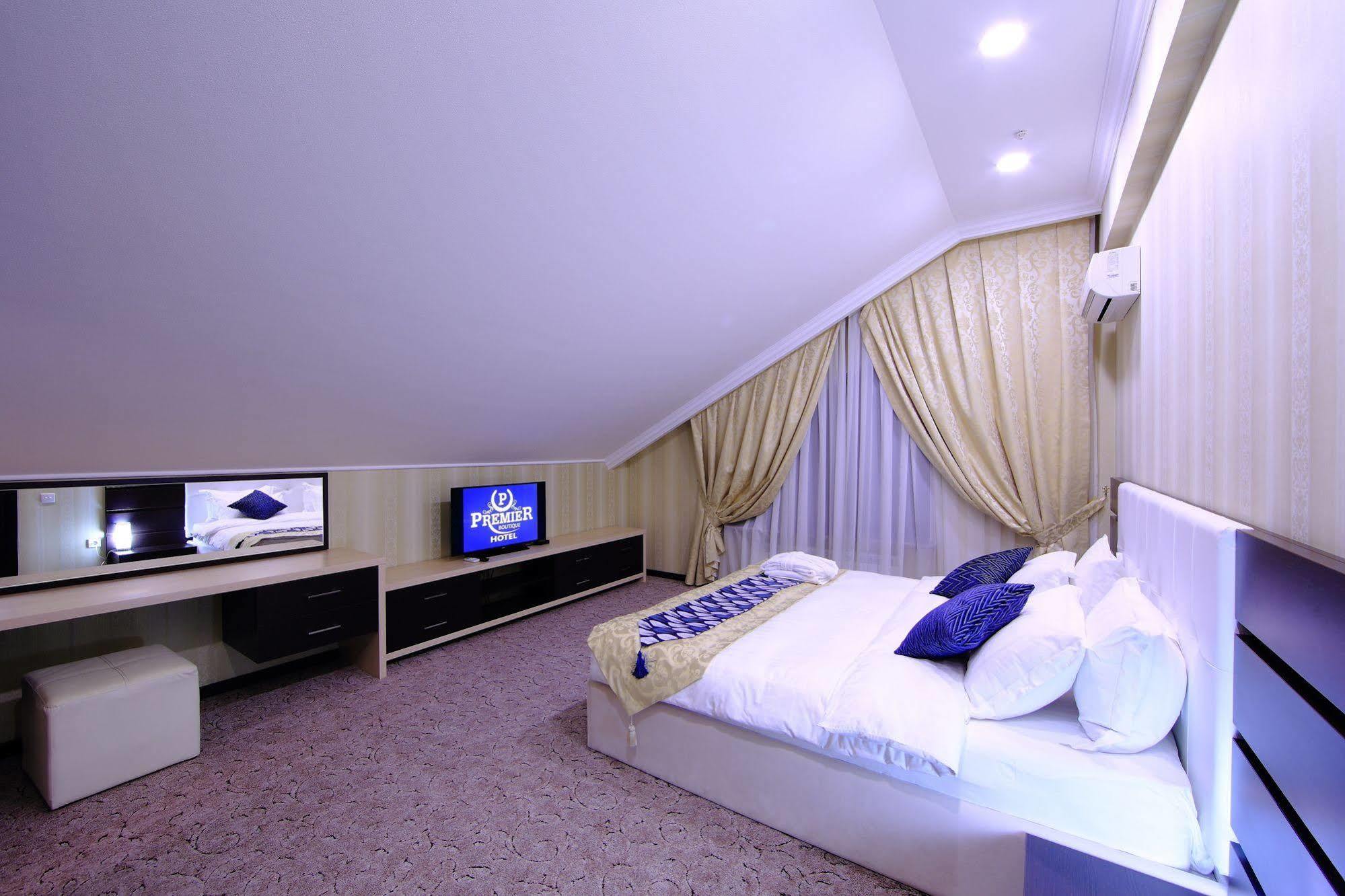 Premier Hotel Bishkek Exterior foto